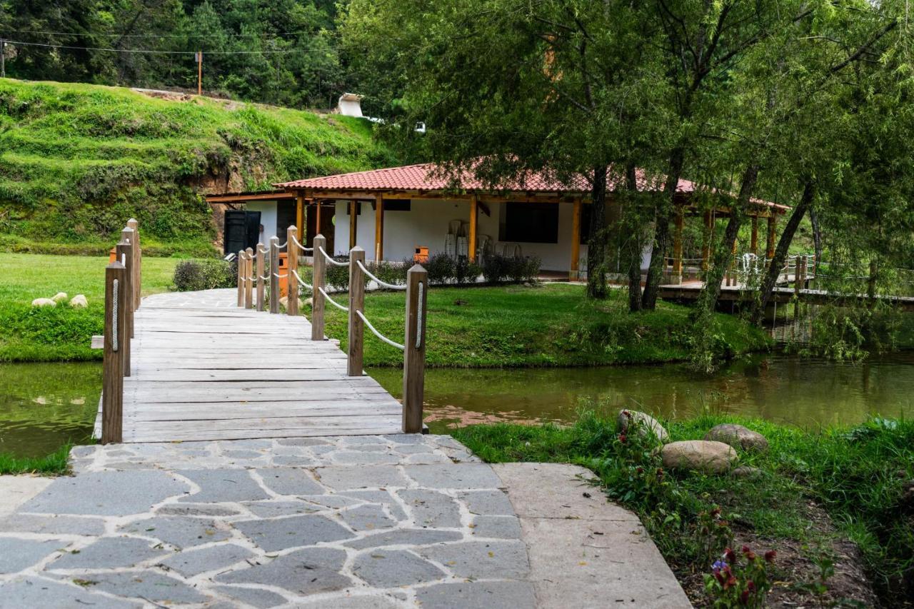 Casa Montana Hotel Чичикастенанго Екстериор снимка